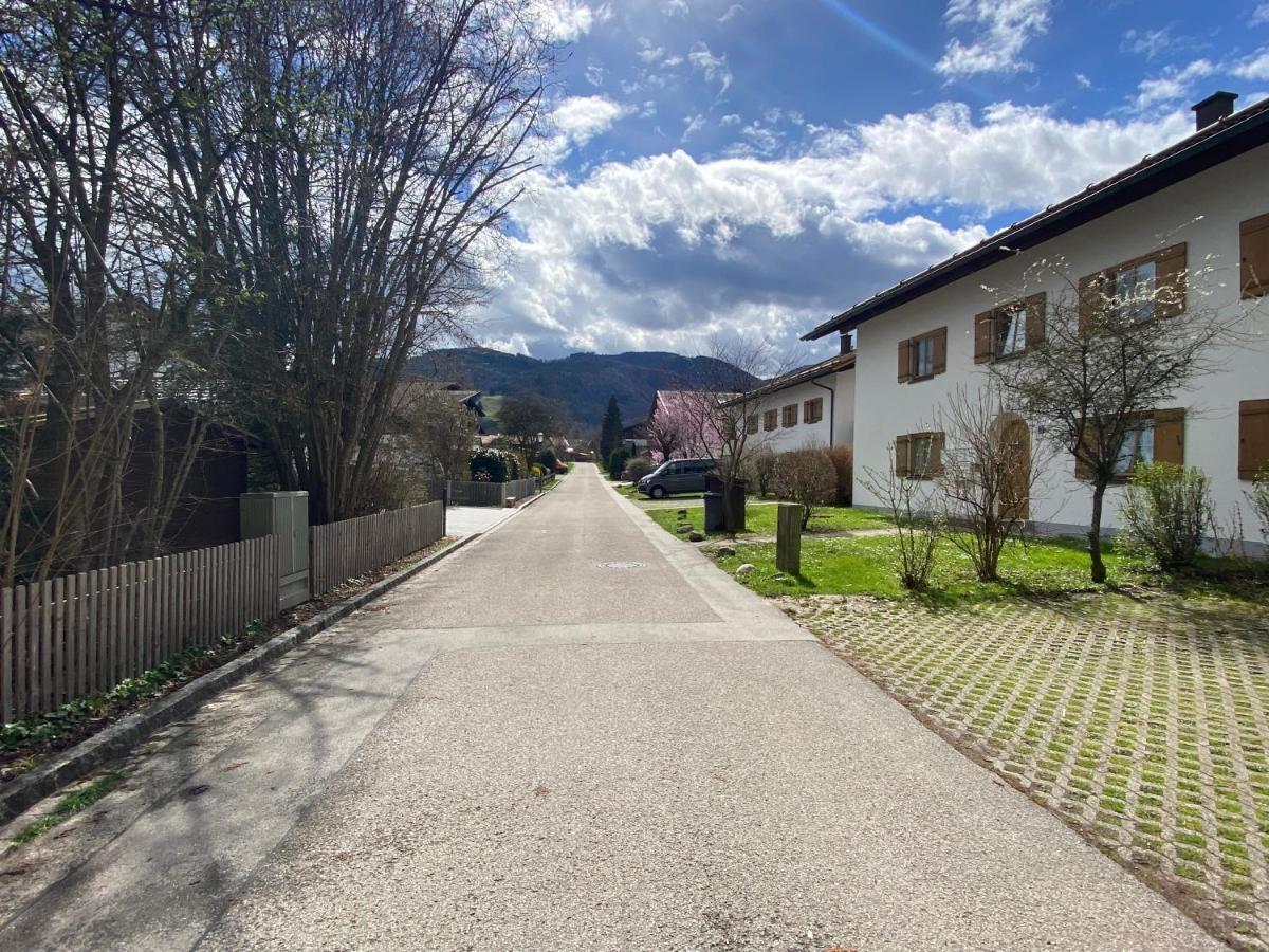 Modern Eingerichtete Wohnung Mit 2 Schlafzimmern Bergen  Exteriör bild