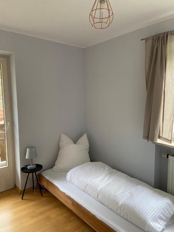 Modern Eingerichtete Wohnung Mit 2 Schlafzimmern Bergen  Exteriör bild