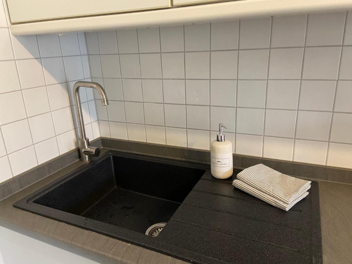 Modern Eingerichtete Wohnung Mit 2 Schlafzimmern Bergen  Exteriör bild
