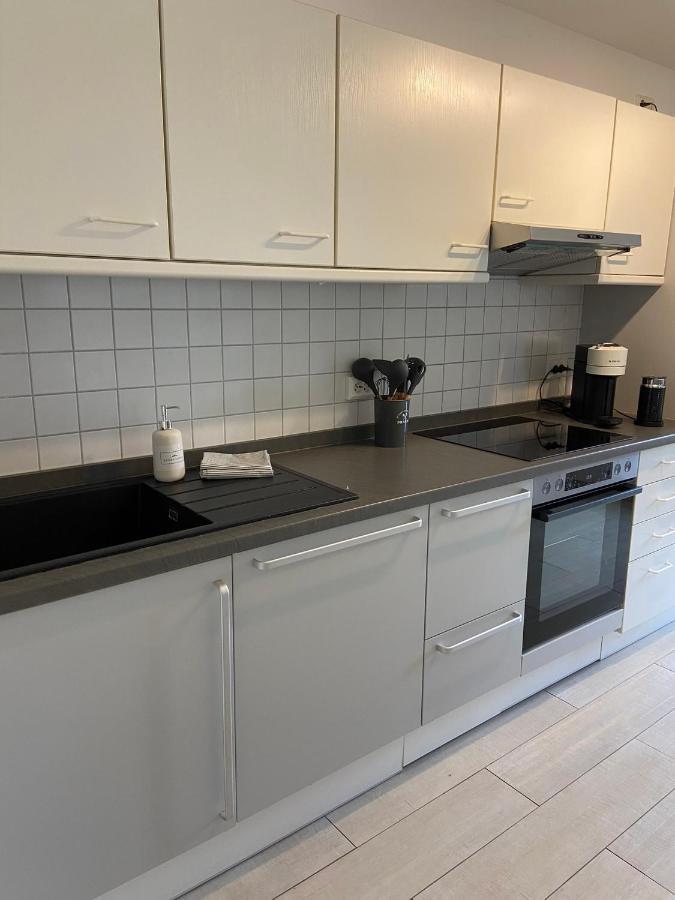 Modern Eingerichtete Wohnung Mit 2 Schlafzimmern Bergen  Exteriör bild