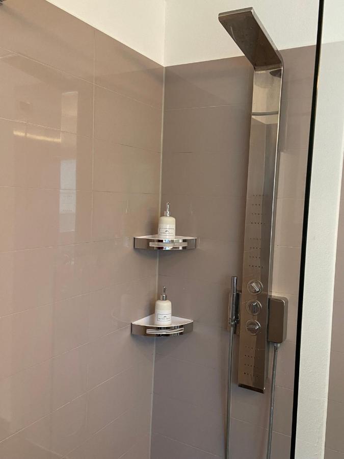 Modern Eingerichtete Wohnung Mit 2 Schlafzimmern Bergen  Exteriör bild